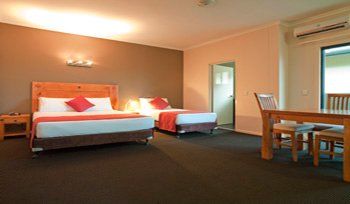 Quality Airport Hotel 5*